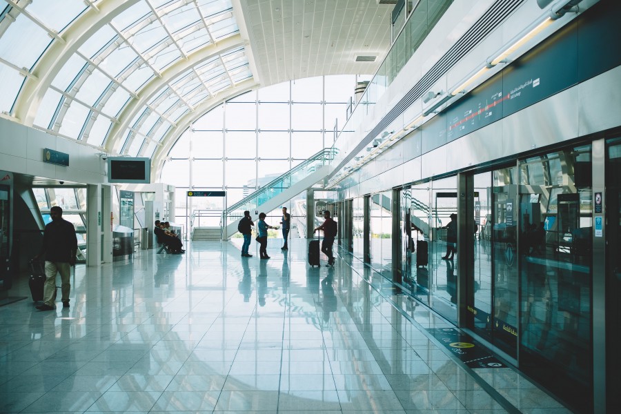 Travelers at airport - dynamic pricing